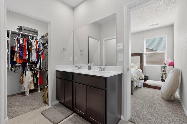 10650 Valedon Lane SW, Albuquerque, NM 87121