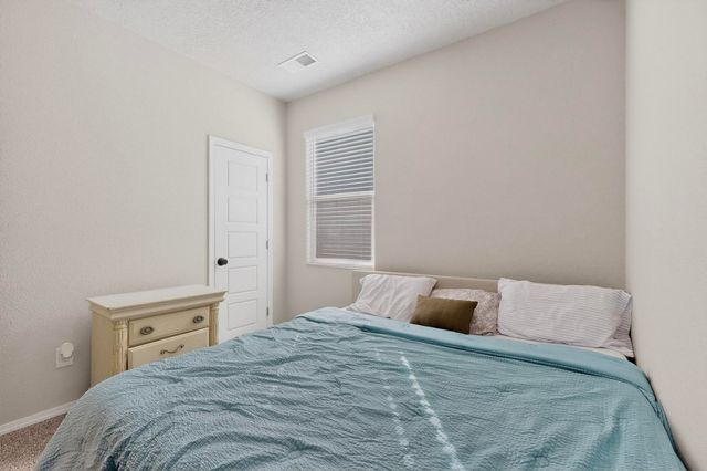 10650 Valedon Lane SW, Albuquerque, NM 87121