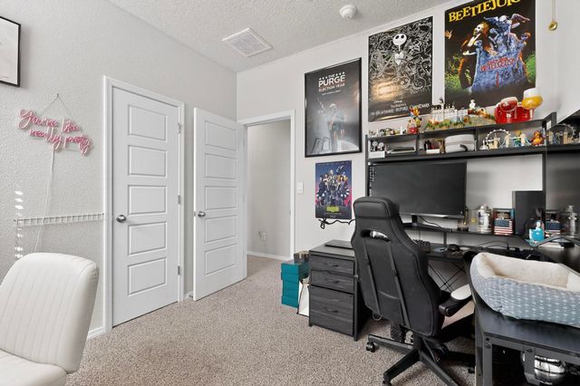 10650 Valedon Lane SW, Albuquerque, NM 87121