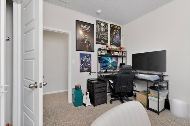 10650 Valedon Lane SW, Albuquerque, NM 87121