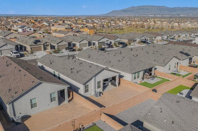 10650 Valedon Lane SW, Albuquerque, NM 87121