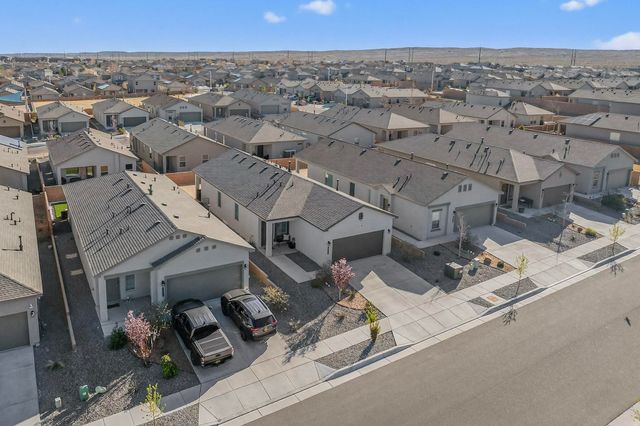 10650 Valedon Lane SW, Albuquerque, NM 87121