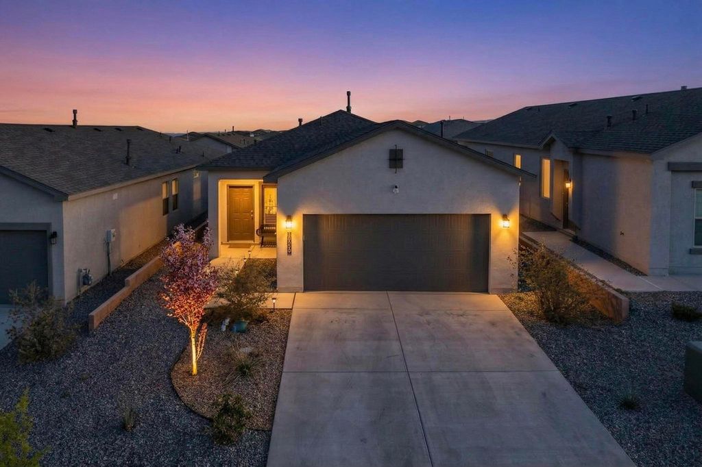 Image 1 of property listing at 10650 Valedon Lane SW, Albuquerque, NM 87121
