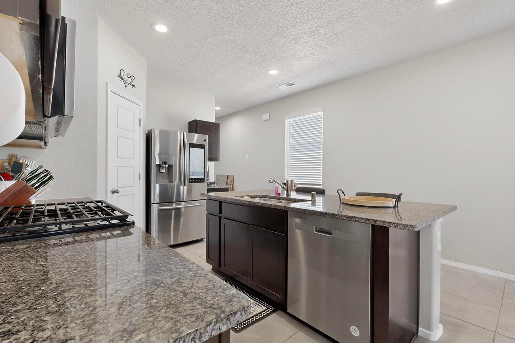 Image 21 of property listing at 10650 Valedon Lane SW, Albuquerque, NM 87121