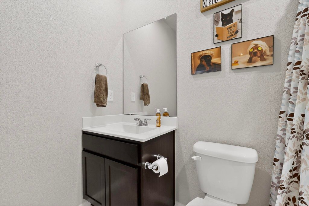 Image 24 of property listing at 10650 Valedon Lane SW, Albuquerque, NM 87121