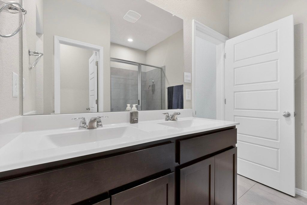 Image 30 of property listing at 10650 Valedon Lane SW, Albuquerque, NM 87121