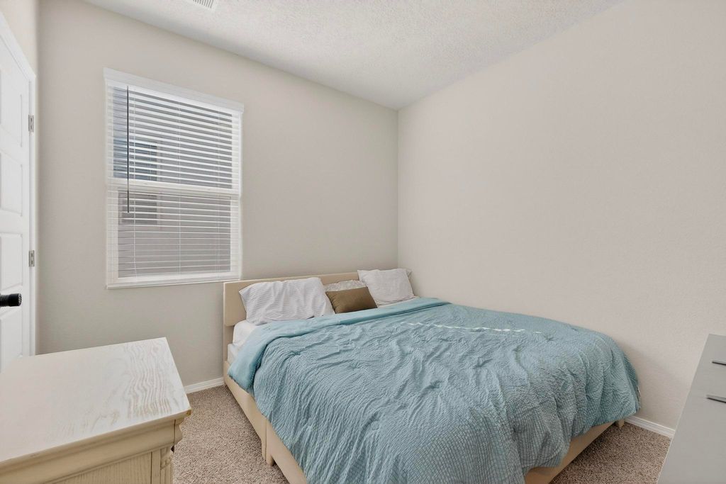 Image 31 of property listing at 10650 Valedon Lane SW, Albuquerque, NM 87121