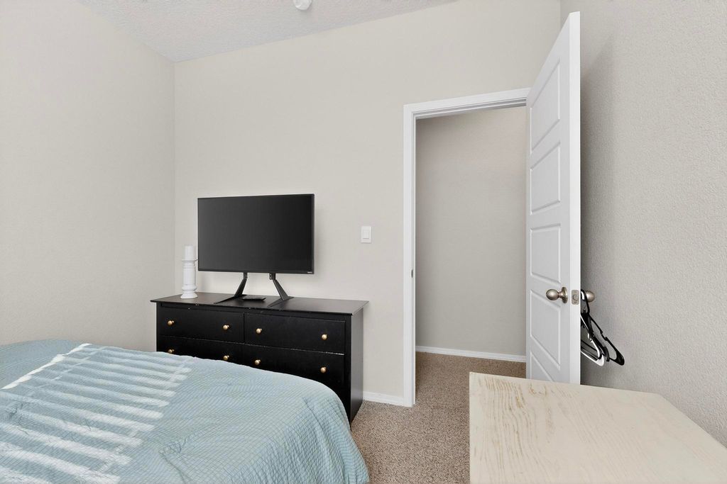 Image 33 of property listing at 10650 Valedon Lane SW, Albuquerque, NM 87121