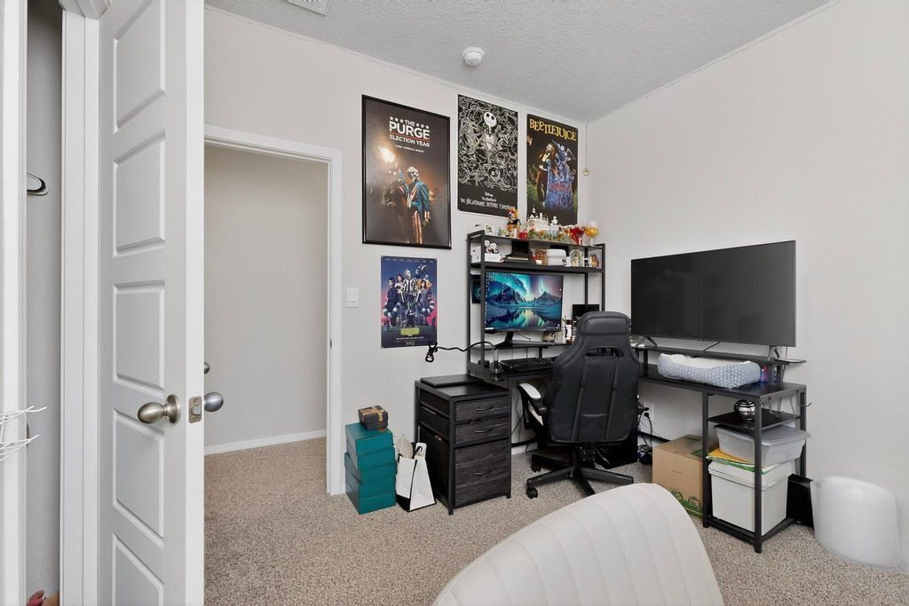 Image 36 of property listing at 10650 Valedon Lane SW, Albuquerque, NM 87121