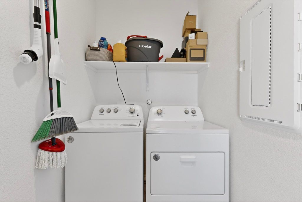 Image 38 of property listing at 10650 Valedon Lane SW, Albuquerque, NM 87121