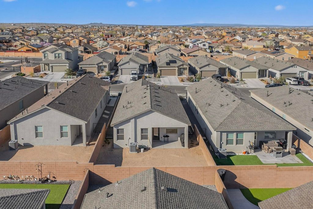 Image 44 of property listing at 10650 Valedon Lane SW, Albuquerque, NM 87121