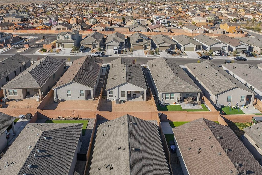 Image 47 of property listing at 10650 Valedon Lane SW, Albuquerque, NM 87121