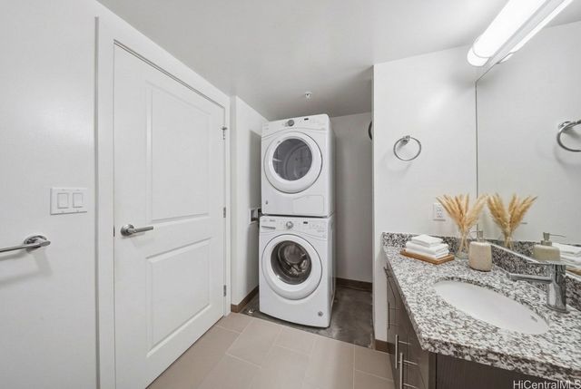 988 Halekauwila Street 1712, Honolulu, HI 96814