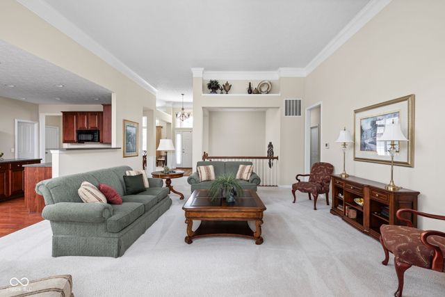 6801 Woodhaven Place, Zionsville, IN 46077