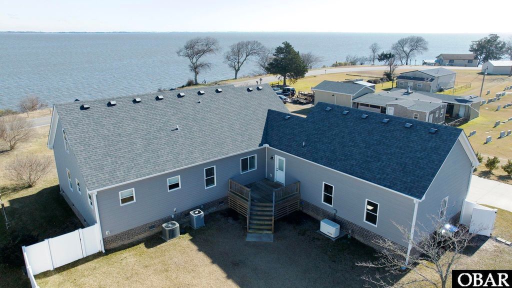 Image 6 of property listing at 1055 Waterlily Road, Coinjock, NC 27923