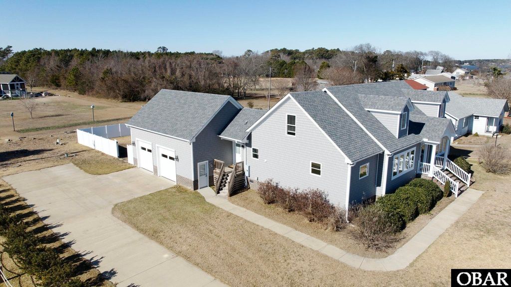 Image 7 of property listing at 1055 Waterlily Road, Coinjock, NC 27923