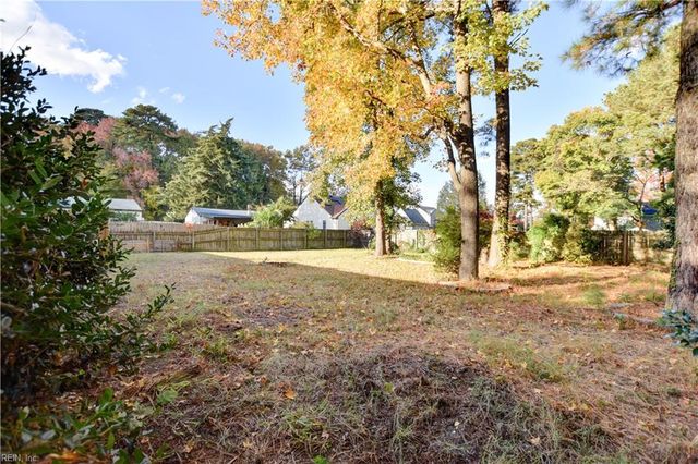 5444 Lawrence CT, Virginia Beach, VA 23462