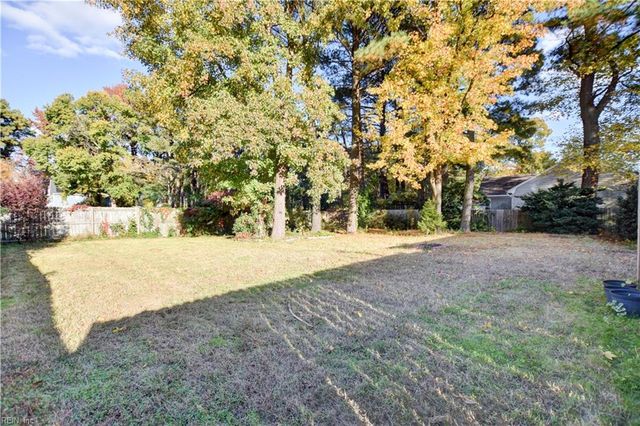 5444 Lawrence CT, Virginia Beach, VA 23462