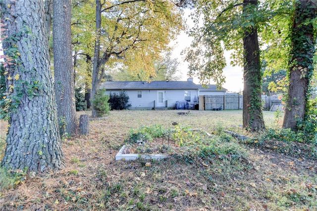 5444 Lawrence CT, Virginia Beach, VA 23462