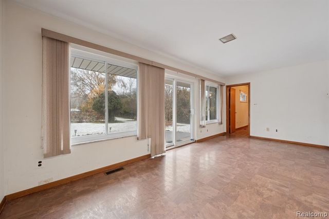 21697 Mcclung Avenue, Southfield, MI 48075