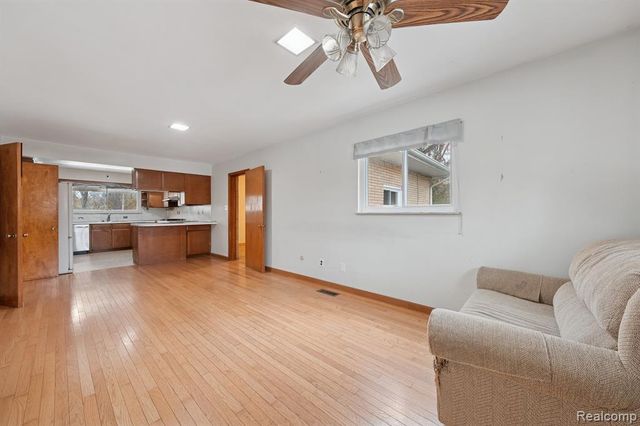 21697 Mcclung Avenue, Southfield, MI 48075