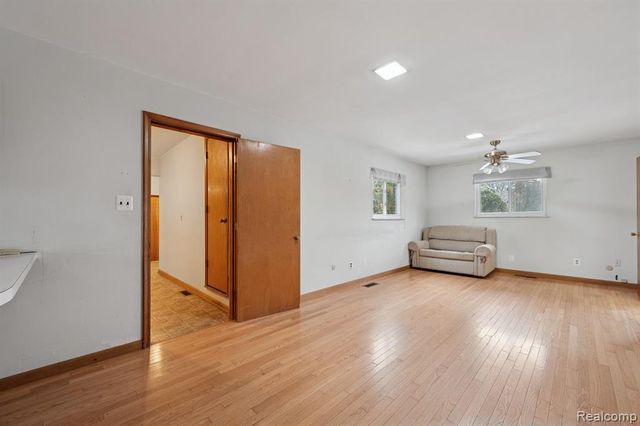 21697 Mcclung Avenue, Southfield, MI 48075