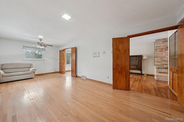 21697 Mcclung Avenue, Southfield, MI 48075