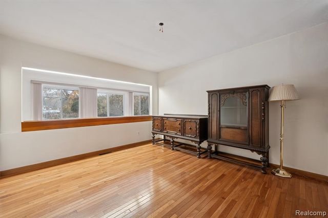 21697 Mcclung Avenue, Southfield, MI 48075