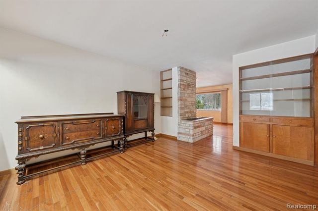 21697 Mcclung Avenue, Southfield, MI 48075