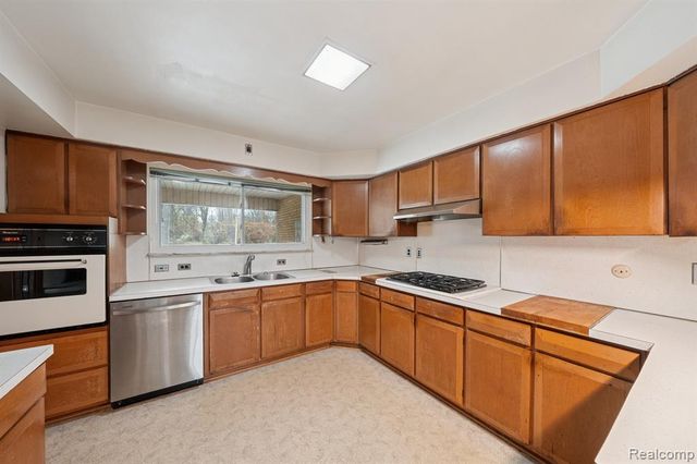 21697 Mcclung Avenue, Southfield, MI 48075