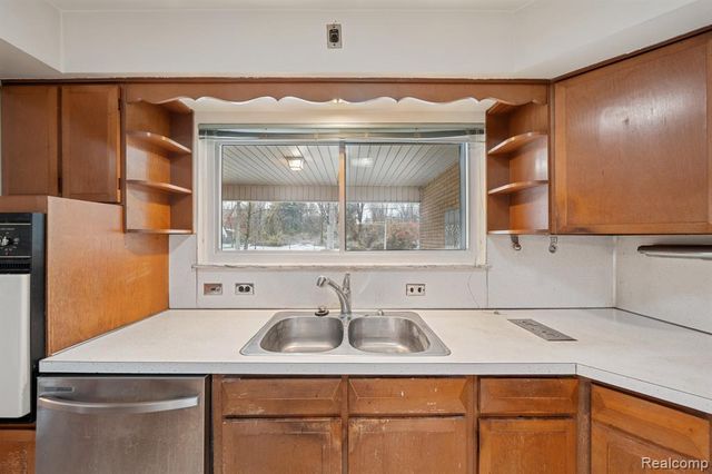 21697 Mcclung Avenue, Southfield, MI 48075