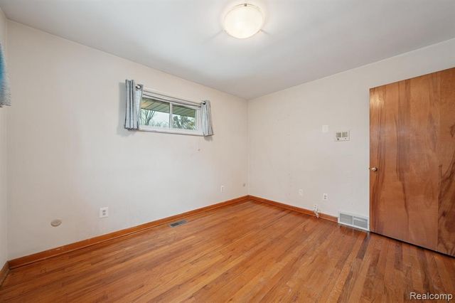 21697 Mcclung Avenue, Southfield, MI 48075