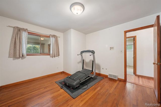 21697 Mcclung Avenue, Southfield, MI 48075