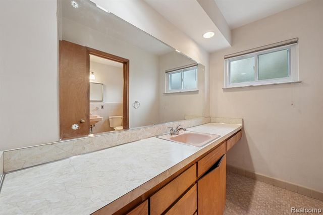 21697 Mcclung Avenue, Southfield, MI 48075