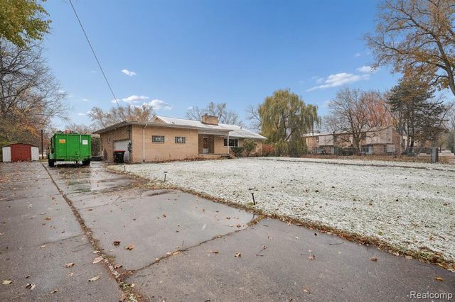 21697 Mcclung Avenue, Southfield, MI 48075