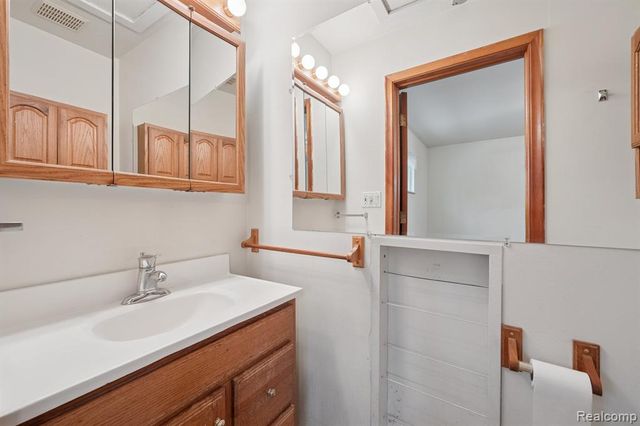 21697 Mcclung Avenue, Southfield, MI 48075