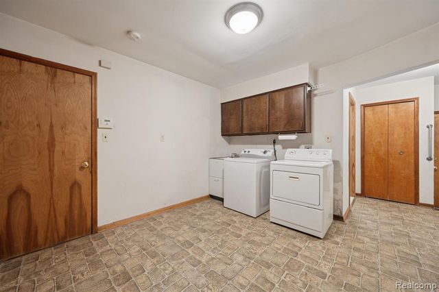 21697 Mcclung Avenue, Southfield, MI 48075