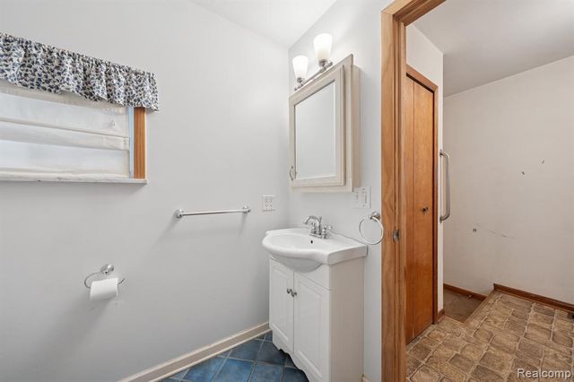 21697 Mcclung Avenue, Southfield, MI 48075