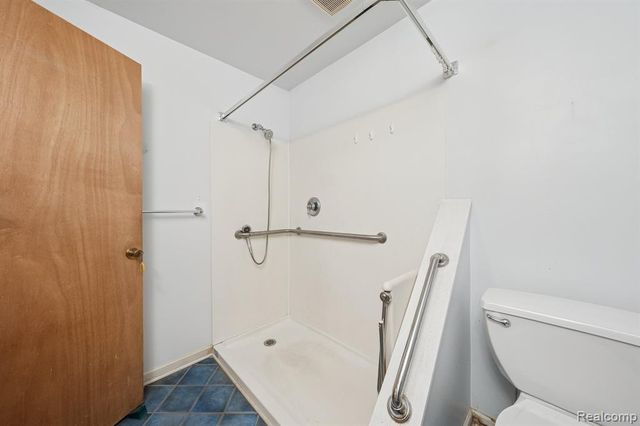 21697 Mcclung Avenue, Southfield, MI 48075