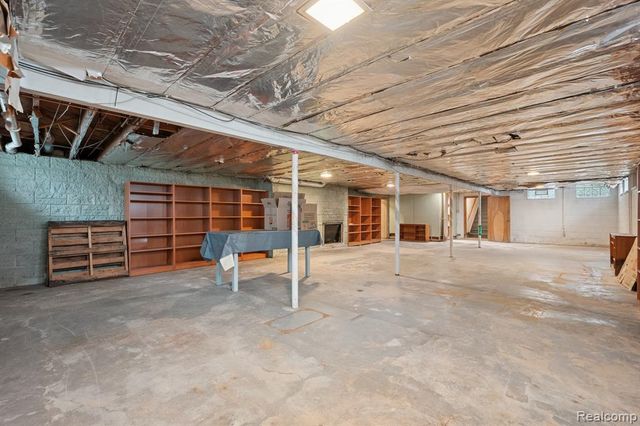 21697 Mcclung Avenue, Southfield, MI 48075