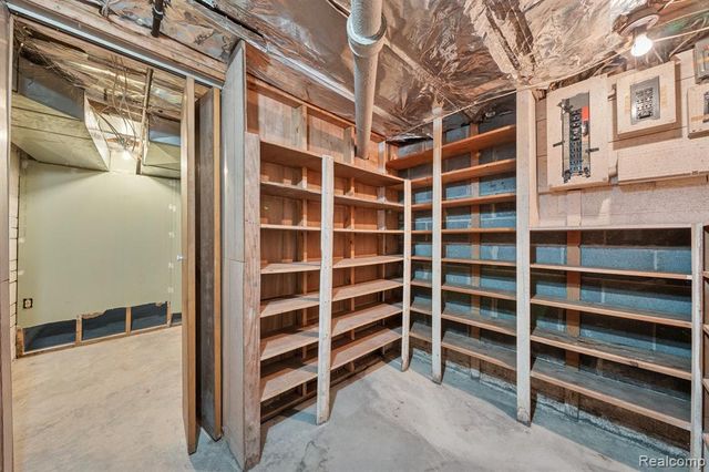 21697 Mcclung Avenue, Southfield, MI 48075