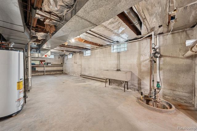 21697 Mcclung Avenue, Southfield, MI 48075