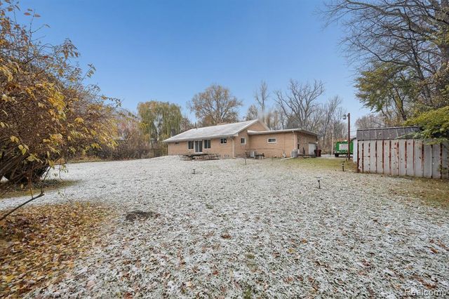 21697 Mcclung Avenue, Southfield, MI 48075