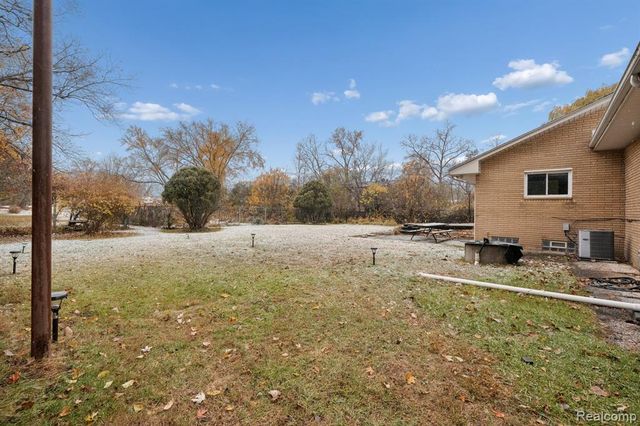 21697 Mcclung Avenue, Southfield, MI 48075