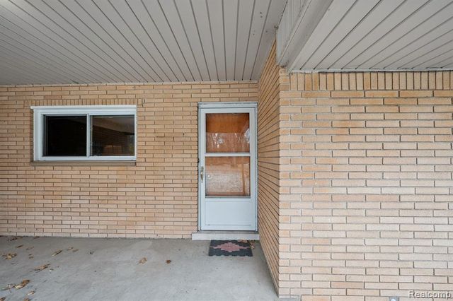 21697 Mcclung Avenue, Southfield, MI 48075