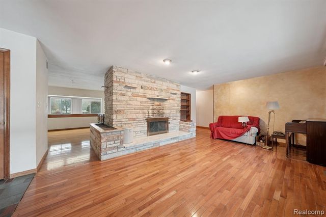 21697 Mcclung Avenue, Southfield, MI 48075