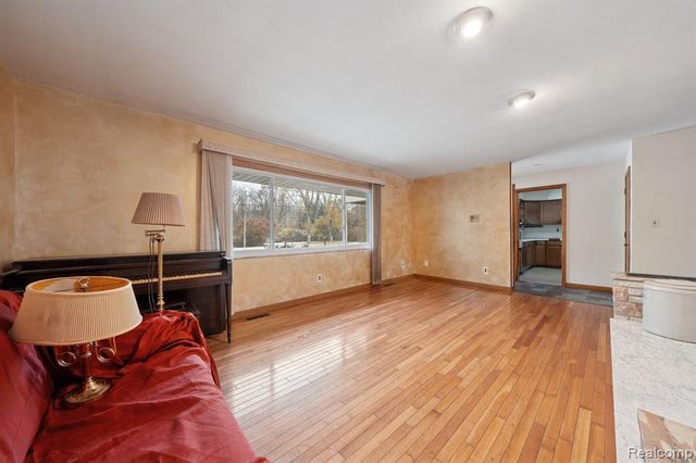 21697 Mcclung Avenue, Southfield, MI 48075