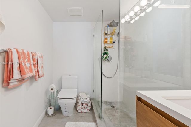 2301 Collins Ave 504, Miami Beach, FL 33139