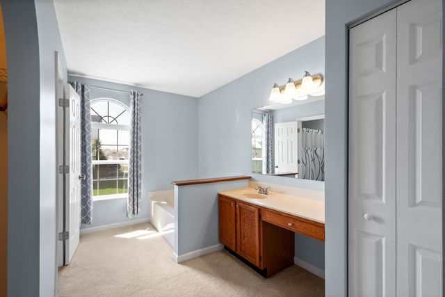 410 Suncrest Dr, Cranberry Twp, PA 16066