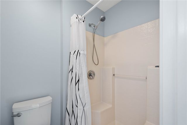 410 Suncrest Dr, Cranberry Twp, PA 16066